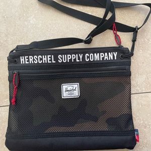 Herschel Supply Co Alder Tote Bag- black/camo print
